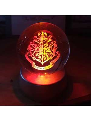 Hediyesahibi Dekoratif Renk Değiştiren Standlı LED Işıklı Harry Potter Hogwarts Cam Küre