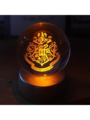 Hediyesahibi Dekoratif Renk Değiştiren Standlı LED Işıklı Harry Potter Hogwarts Cam Küre