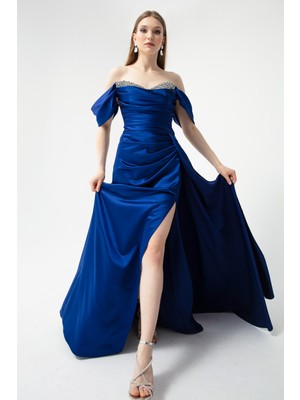 Lafaba Kadın Saks Kayık Yaka Yırtmaçlı Uzun Saten Abiye Elbise