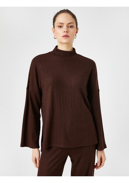 Şahika Ercümen XKoton - Yarım Balıkçı Yaka Yandan Yırtmaçlı Uzun Kollu Tişört modelleri