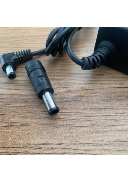 Lg LCD LED Tv 12V Geniş Jaklı Içi Iğneli Monitör Adaptörü 12 Volt 5 Amper Extra 6.4mm 4.4mm Jak Aparatlı
