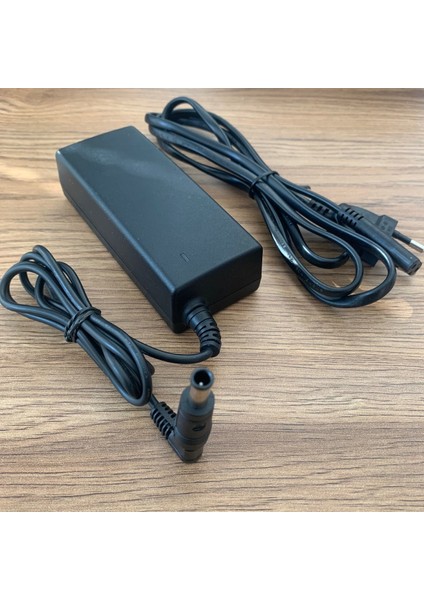 12 Volt 5 Amper LCD LED Tv Lg Aoc Acer Compaq Sampo Vıewsonıc Hıtachı Mitsubishi Princeton Tüm Markalara Uyumlu Monitör Adaptörü Extra 6.4mm 4.4mm Jak Aparatlı