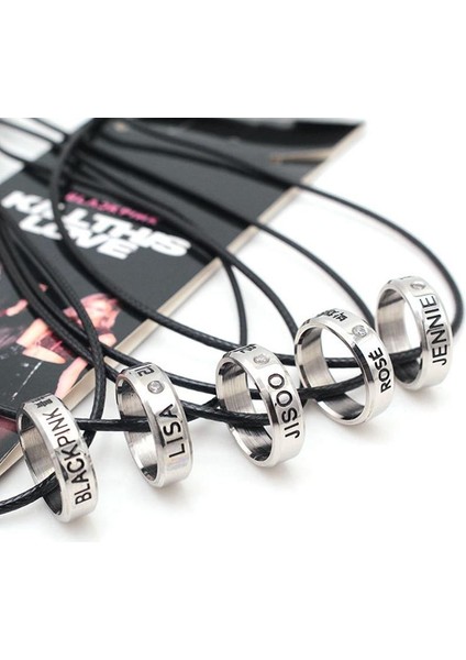 Yeni K-Pop Siyah Pembe Albümü Erkekler ve Kadınlar Erkek ve Kız Takı Zinciri Kolye (Yurt Dışından) modelleri