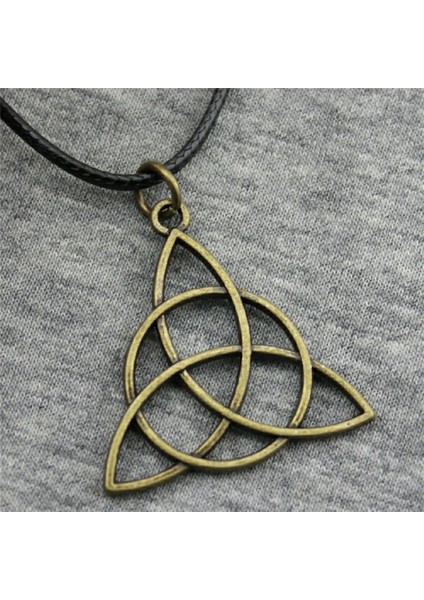 1 Adet Deri Zincir Gerdanlık Yaka Eski Triquetra Sembolü 28MM Kolye (Yurt Dışından)