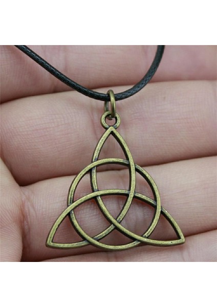 1 Adet Deri Zincir Gerdanlık Yaka Eski Triquetra Sembolü 28MM Kolye (Yurt Dışından)