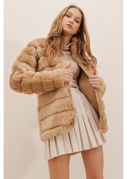 Kadın Camel Şık Peluş Suni Kürk Ceket HZL23W-DSB110061 modelleri