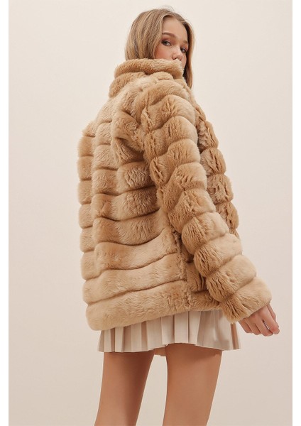Kadın Camel Şık Peluş Suni Kürk Ceket HZL23W-DSB110061 fırsatları