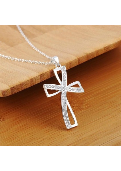 Içi Boş Haç Kakma Yapay Elmaslar Kolye (Yurt Dışından)