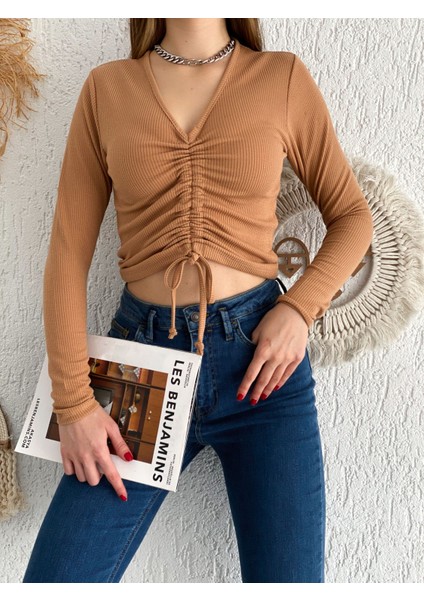 V Yaka Önü Büzgü Detaylı Crop Bluz