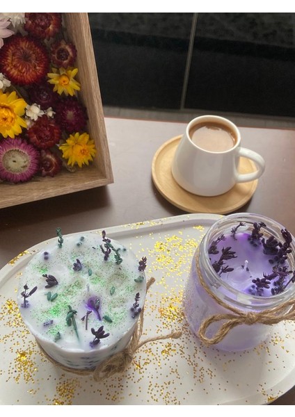 Kurutulmuş Lavantalarla Hazırlanan Hindistan Cevizi ve Vanilya Kokulu Soya Mumları ve Simli Beton Sunumluk Birarada modelleri