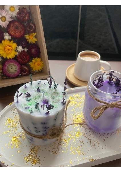 Kurutulmuş Lavantalarla Hazırlanan Hindistan Cevizi ve Vanilya Kokulu Soya Mumları ve Simli Beton Sunumluk Birarada fırsatları