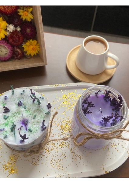 Kurutulmuş Lavantalarla Hazırlanan Hindistan Cevizi ve Vanilya Kokulu Soya Mumları ve Simli Beton Sunumluk Birarada indirimleri