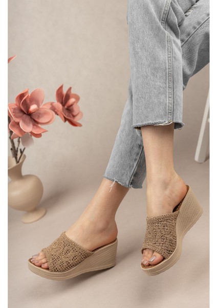 Dolgu Taban Burnu Açık Örgülü Terlik fiyatları