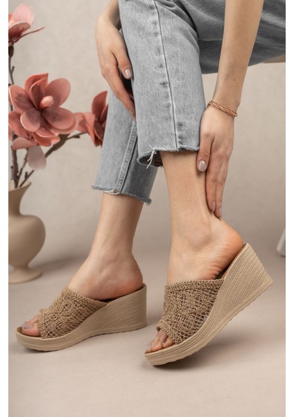 Dolgu Taban Burnu Açık Örgülü Terlik modelleri