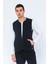 Erkek Regular Fit Bomber Yaka Fermuarlı Çok Cepli Kapitone Spor Yelek 1