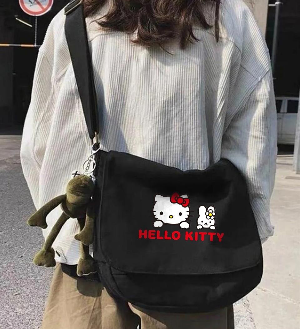Touz Moda Hello Kitty Baskılı Siyah Postacı Çantası Su İtici Kadınlar İçin Ergonomik Tasarım 2 Gözlü