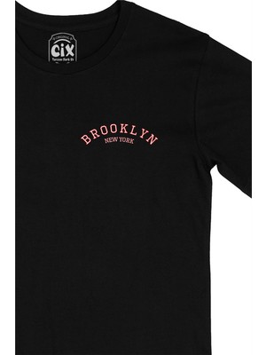 Cix Cix Brooklyn New York Cep Logo Tasarımlı Siyah Tişört