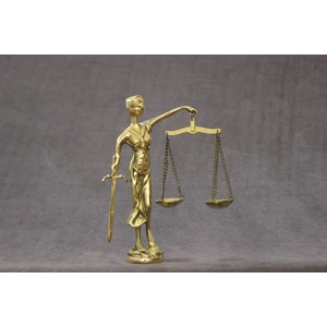 EC Shop Stardecor 23CM Pirinç Döküm Kadın Adalet Terazisi Heykeli Avukatlık Ofisi Hediyesi