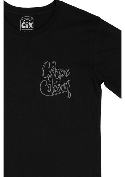 Carpe Diem Cep Logo Tasarımlı Siyah Tişört