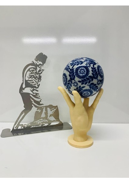 Hand Holding Globe fiyatları