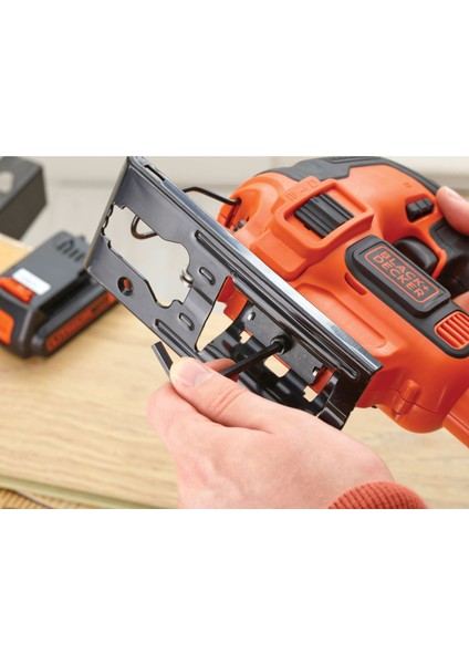 Black & Decker BDCJS18-QW 18Volt / 2,0Ah Li-Ion Pandül Hareketli Dekupaj Testere