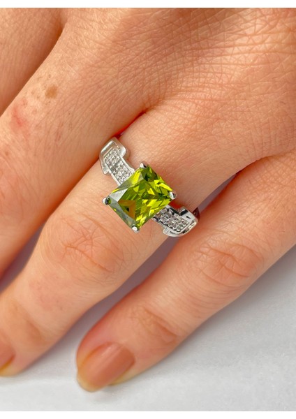 Baget Model Zirkon Taşlı 925 Ayar Şık Ahşap Hediye Kutulu Kadın Gümüş Yüzük