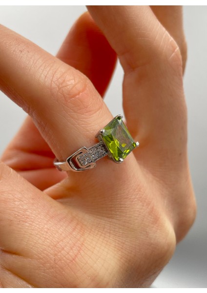 Baget Model Zirkon Taşlı 925 Ayar Şık Ahşap Hediye Kutulu Kadın Gümüş Yüzük fiyatları