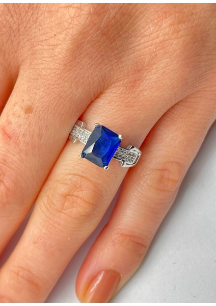 Baget Model Zirkon Taşlı 925 Ayar Şık Ahşap Hediye Kutulu Kadın Gümüş Yüzük