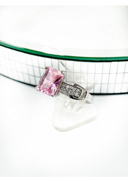 Baget Model Zirkon Taşlı 925 Ayar Şık Ahşap Hediye Kutulu Kadın Gümüş Yüzük fiyatları