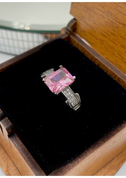 Baget Model Zirkon Taşlı 925 Ayar Şık Ahşap Hediye Kutulu Kadın Gümüş Yüzük fırsatları