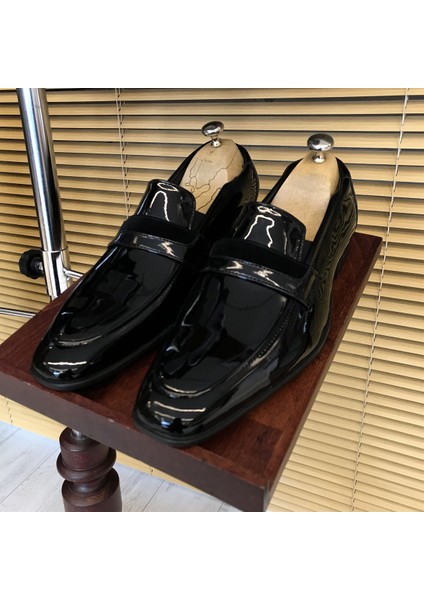 Italyan Stil Damatlık Erkek Rugan Ayakkabı Siyah T4819 fiyatları