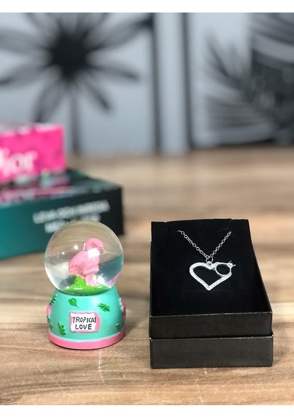 14 Şubat Sevgililer Günü Hediyesi Romantik Işıklı Flamingo Yeşil Kar Küresi ve Taşlı Kalpli Kolye