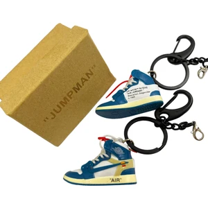 Grape Case Jordan 1 Retro Off University Blue Anahtarlık