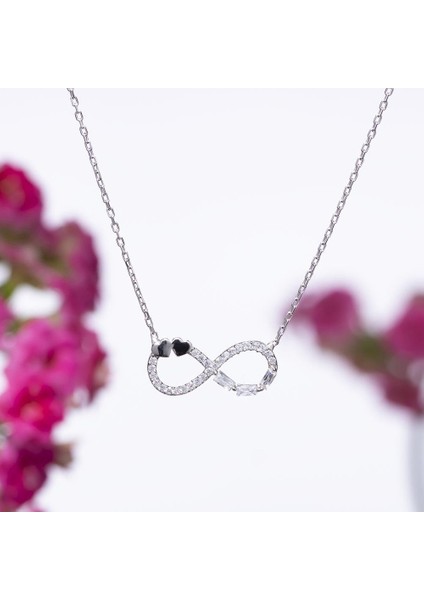 Sonsuzluk Kalp Detaylı Baget Taşlı 925 Ayar Gümüş Kadın Kolye fırsatları