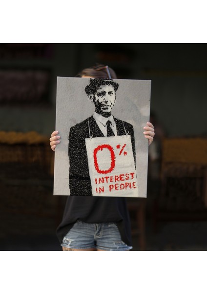 Banksy % 0 Faiz Oranı Isimli Çalışması Kanvas Tablo / % 0 Interest In People