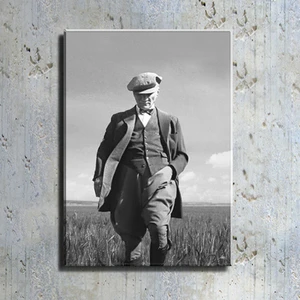 Atatürk Başak Tarlasında Yürürken  Kanvas Tablo TBL1195