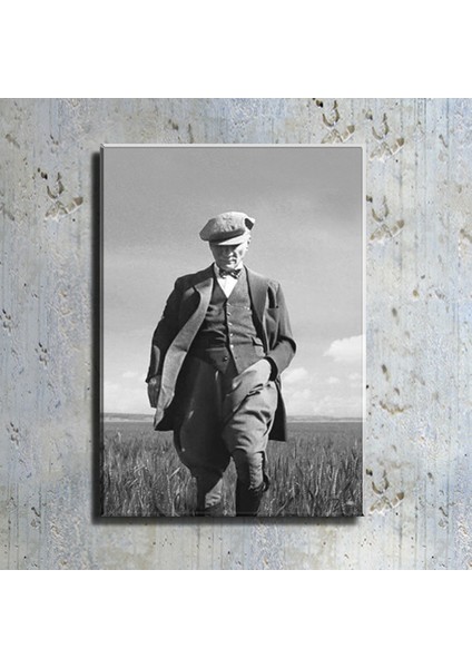 Atatürk Başak Tarlasında Yürürken 50 x 70 cm Kanvas Tablo TBL1195
