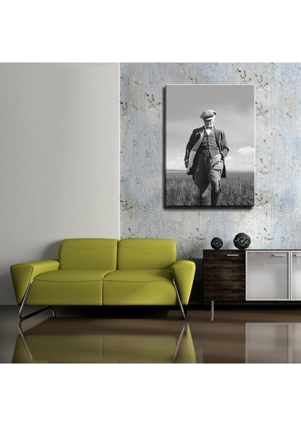 Atatürk Başak Tarlasında Yürürken 50 x 70 cm Kanvas Tablo TBL1195