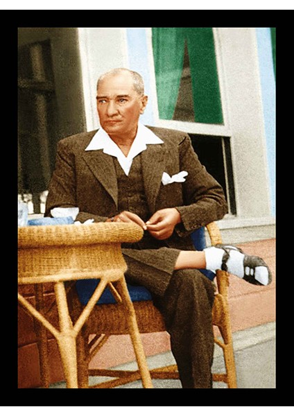 Atatürk Sandalyesinde Otururken 50 x 70 cm Kanvas Tablo modelleri