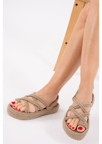 Kadın Sandalet 3 cm Kısa Topuklu Yazlık Kumaş Malzeme ile Şık ve Rahat