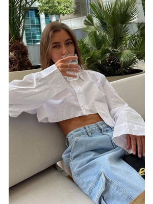 Madmext Beyaz Cep Detaylı Crop Gömlek MG1644