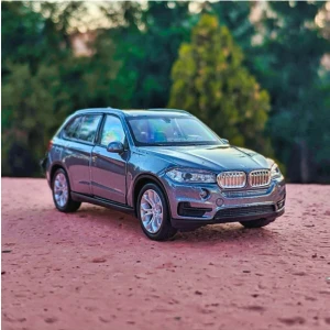 BMW X5 Diecast Model Araba 1/36 Ölçek Metal Gövde ile Gerçekçi Tasarım 12 cm