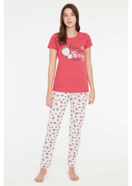 - Kadın Çilek Yuvarlak Yaka Pijama Takımı 3864