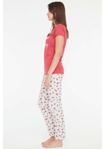 - Kadın Çilek Yuvarlak Yaka Pijama Takımı 3864