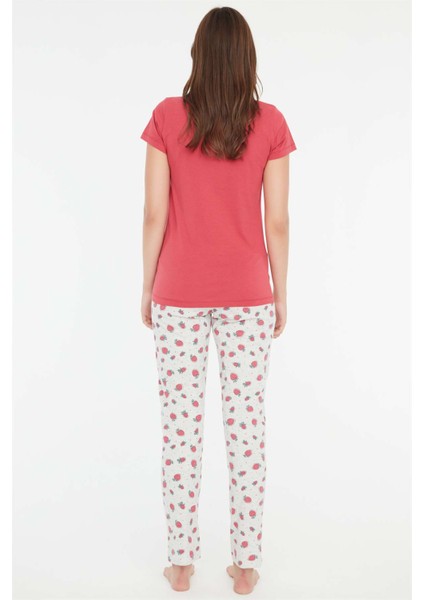 - Kadın Çilek Yuvarlak Yaka Pijama Takımı 3864