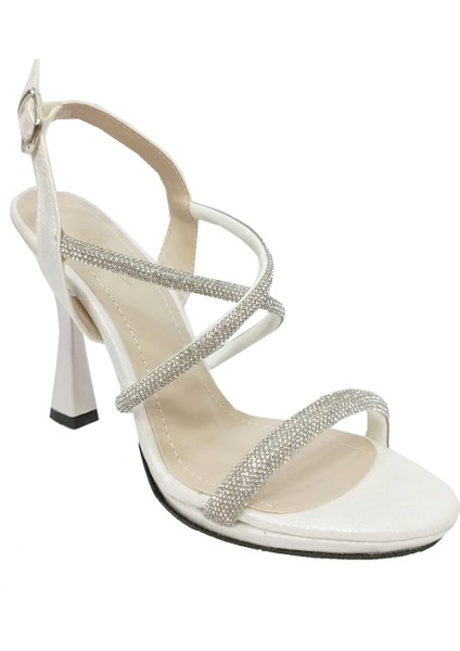 808 Parlak Deri Kare Topuk Taşlı Kadın Sandalet