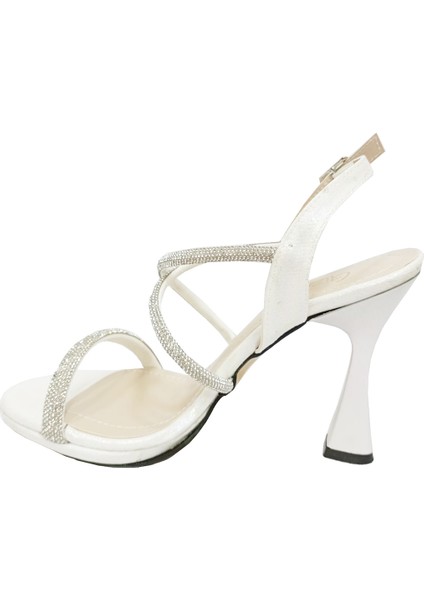 808 Parlak Deri Kare Topuk Taşlı Kadın Sandalet fiyatları