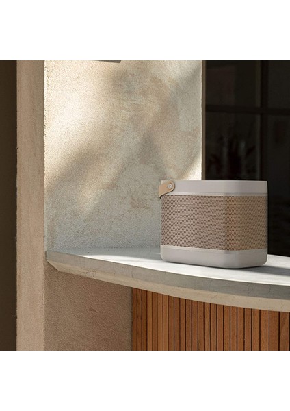 Beolit 20 360° Ses Performansı, 8 Saat Pil Ömrü, Kablosuz Telefon Şarj Yüzeyi, Taşınabilir Hi-Fi Bluetooth Hoparlör – Gri