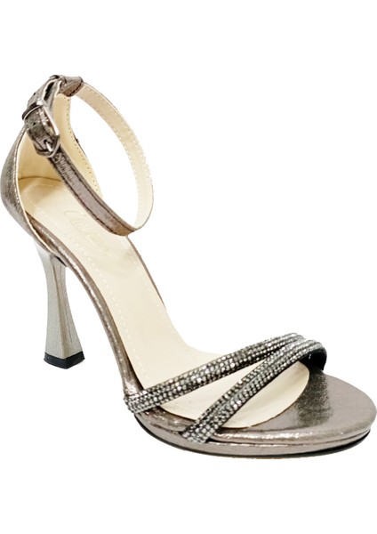 803 Parlak Deri Kare Topuk Taşlı Kadın Sandalet