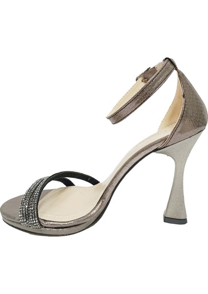 803 Parlak Deri Kare Topuk Taşlı Kadın Sandalet fiyatları